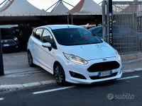 Usata Ford Fiesta ST-Line 75 CV (55 kW) 2017 Bianco Utilitaria