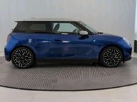 Usata Mini Cooper SE Favoured 160 kW (218 CV) 2024 Blu/azzurro Utilitaria