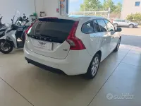 Usata Volvo V60 Summum 115 CV (84 kW) 2013 Bianco Station wagon
