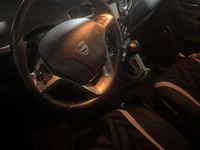 Usata Lancia Ypsilon 69 CV (50 kW) 2017 Grigio Utilitaria