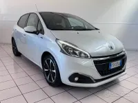 Usata Peugeot 208 Signature Sky 82 CV (60 kW) 2018 Bianco Utilitaria