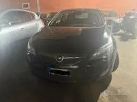 Usata Opel Astra 100 CV (73 kW) 2010 Nero Berlina