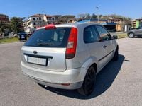 Usata Ford Fiesta Ghia 74 CV (54 kW) 2004 Argento Utilitaria