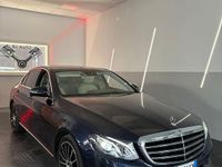 Usata Mercedes E220 194 CV (142 kW) 2017 Blu Berlina