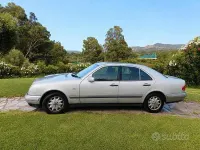 Usata Mercedes E200 Elegance 136 CV (100 kW) 1998 Grigio Berlina