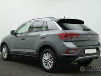 Usata VW T-Roc Life 116 CV (85 kW) 2024 Grigio scuro SUV