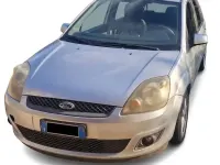 Usata Ford Fiesta Titanium 80 CV (58 kW) 2007 Argento Utilitaria