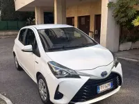 Usata Toyota Yaris Hybrid Cool 73 CV (53 kW) 2019 Berlina