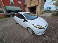 Usata Ford Fiesta 70 CV (51 kW) 2009 Bianco Utilitaria