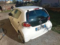 Usata Toyota Aygo 69 CV (50 kW) 2011 Bianco Utilitaria