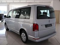 Usata VW Caravelle Comfortline 150 CV (110 kW) 2023 Argento Monovolume