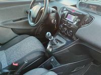 Usata Lancia Ypsilon 69 CV (50 kW) 2022 Rosso Utilitaria