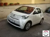 Usata Toyota iQ Trend 68 CV (50 kW) 2012 Bianco Utilitaria
