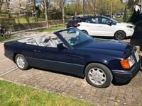 Usata Mercedes E300 220 CV (161 kW) 1992 Blu Cabrio