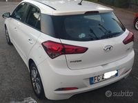 Usata Hyundai i20 75 CV (55 kW) 2016 Bianco Berlina
