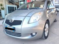 Usata Toyota Yaris 90 CV (66 kW) 2007 Grigio Utilitaria