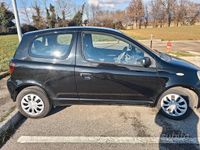 Usata Toyota Yaris 75 CV (55 kW) 2002 Nero Utilitaria