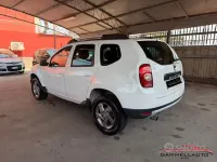 Usata Dacia Duster Lauréate 105 CV (77 kW) 2013 Bianco SUV