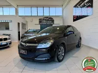 Usata Opel Astra GTC Edition 90 CV (66 kW) 2010 Nero Utilitaria