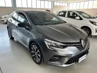 Usata Renault Clio V Techno 101 CV (74 kW) 2023 Grigio scisto Berlina