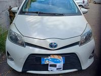 Usata Toyota Yaris Hybrid 75 CV (55 kW) 2013 Bianco Utilitaria