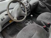 Usata Toyota Yaris 75 CV (55 kW) 2002 Argento Berlina