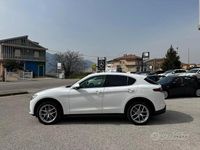 Begagnad Alfa Romeo Stelvio Executive 210 HK (154 kW) 2019 Vit SUV