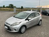 Usata Ford Fiesta Titanium 82 CV (60 kW) 2011 Grigio Berlina