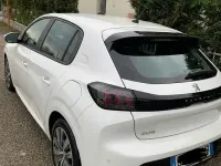 Usata Peugeot 208 Active 101 CV (74 kW) 2020 Bianco Utilitaria