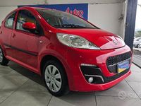 Usata Peugeot 107 Active 68 CV (50 kW) 2012 Rosso Utilitaria