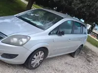 Usata Opel Zafira 101 CV (74 kW) 2010 Monovolume