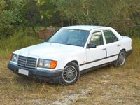 Begagnad Mercedes E200 122 HK (89 kW) 1987