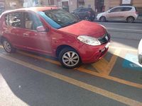 Usata Dacia Sandero Lauréate 75 CV (55 kW) 2010 Rosso Berlina