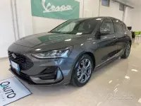 Usata Ford Focus 280 CV (205 kW) 2023 Grigio Berlina