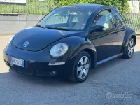 Usata VW New Beetle 102 CV (75 kW) 2008 Blu Utilitaria