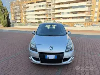 Usata Renault Scénic Luxe 110 CV (80 kW) 2009 Grigio Monovolume