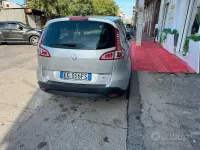 Usata Renault Scénic III 120 CV (88 kW) 2011 Grigio Monovolume