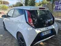 Usata Toyota Aygo X-clusiv 69 CV (50 kW) 2015 Bianco Utilitaria