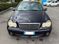 Usata Mercedes C220 Avantgarde 150 CV (110 kW) 2005 Blu Berlina