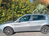 Usata Alfa Romeo 147 Distinctive 105 CV (77 kW) 2004 Argento Utilitaria