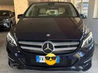 Usata Mercedes B200 136 CV (100 kW) 2017 Blu/azzurro Utilitaria