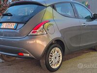 Usata Lancia Ypsilon Silver 69 CV (50 kW) 2016 Grigio Utilitaria