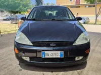 Usata Ford Focus Ambiente 90 CV (66 kW) 2001 Blu Berlina