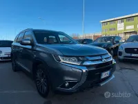 Usata Mitsubishi Outlander Plus 150 CV (110 kW) 2016 Grigio SUV