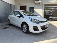 Usado Kia Rio 75 HP (55 kW) 2017 Branco Sedan
