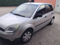 Usata Ford Fiesta Ghia 75 CV (55 kW) 2003 Grigio Utilitaria