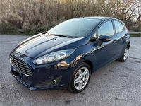 Usata Ford Fiesta 92 CV (67 kW) 2014 Blu Berlina