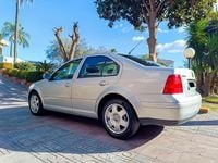 Usado VW Bora 116 CV (85 kW) 1999 Gris Berlina