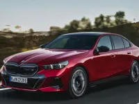 Usata BMW i5 Efficient Dynamics 150 kW (204 CV) 2024 Argento Berlina