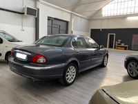 Usata Jaguar X-type Executive 196 CV (144 kW) 2001 Grigio Berlina